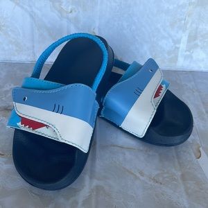 Size 7 toddler boys shark sandals